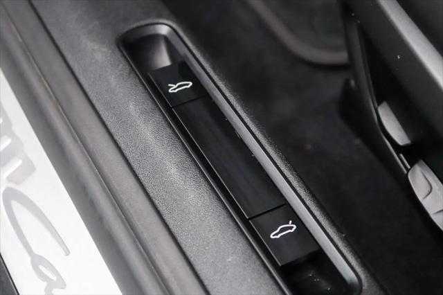 2020 Porsche 911 Carrera