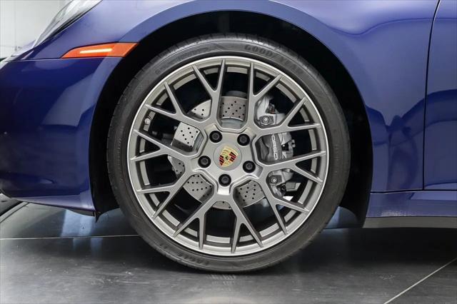 2020 Porsche 911 Carrera
