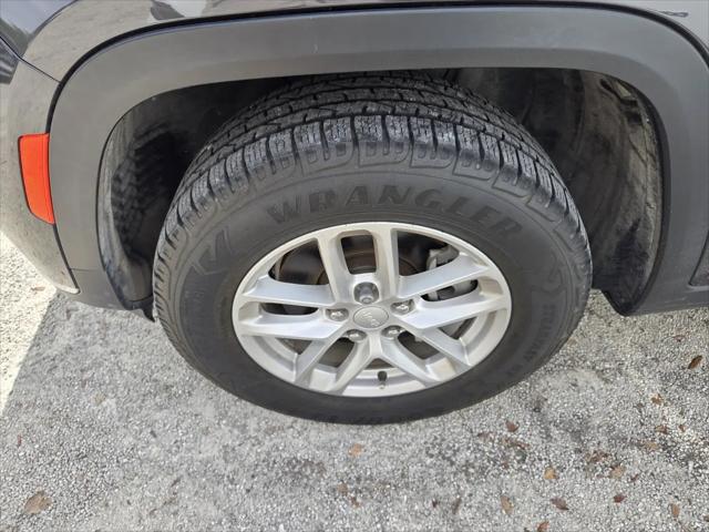 2022 Jeep Grand Cherokee L Laredo 4x2