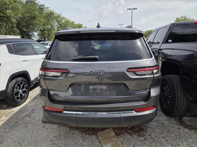 2022 Jeep Grand Cherokee L Laredo 4x2