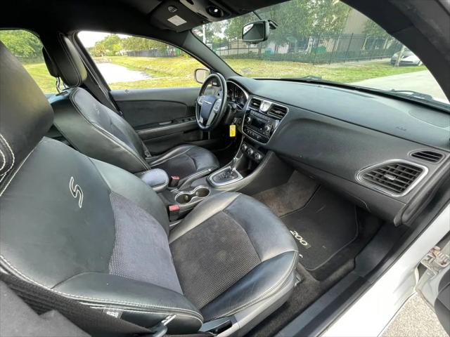 2014 Chrysler 200 Limited