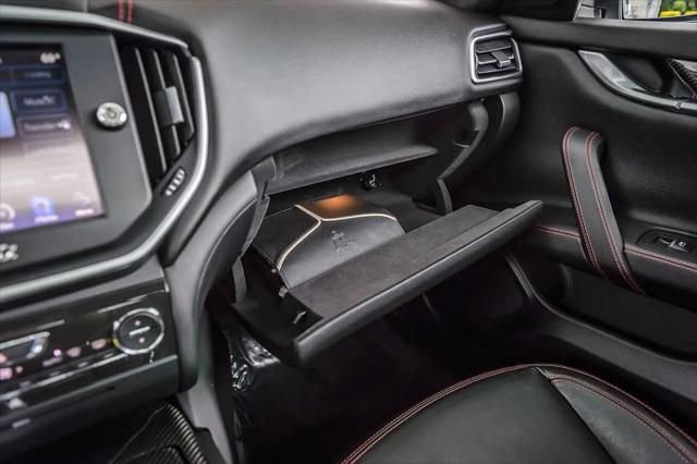 2015 Maserati Ghibli Standard