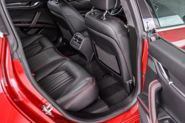 2015 Maserati Ghibli Standard