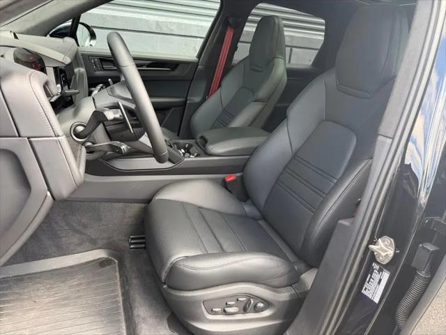 2025 Porsche Cayenne GTS