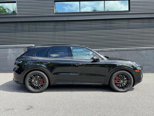 2025 Porsche Cayenne GTS
