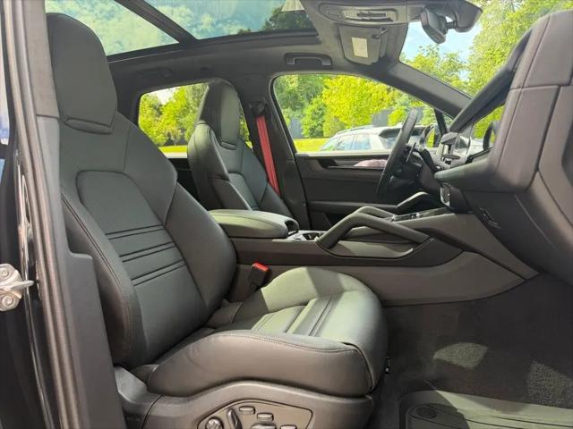2025 Porsche Cayenne GTS