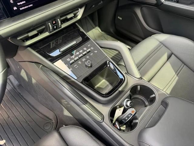2025 Porsche Cayenne GTS