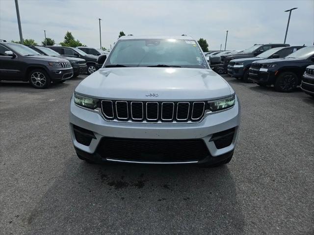 2024 Jeep Grand Cherokee Laredo 4x2