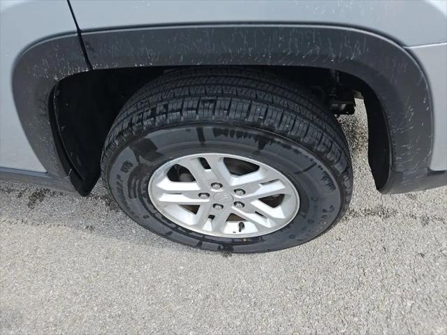 2024 Jeep Grand Cherokee Laredo 4x2