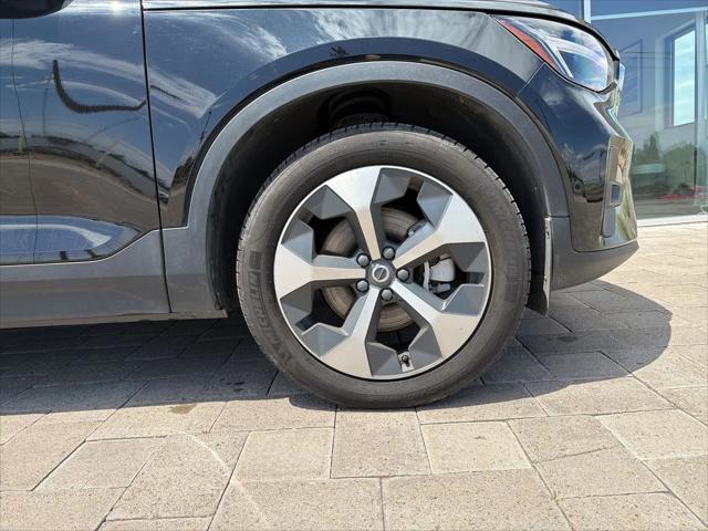 2025 Volvo XC40 B5 Plus Bright Theme