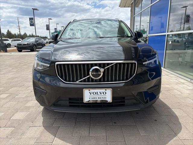 2025 Volvo XC40 B5 Core Bright Theme