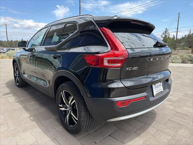 2025 Volvo XC40 B5 Core Bright Theme