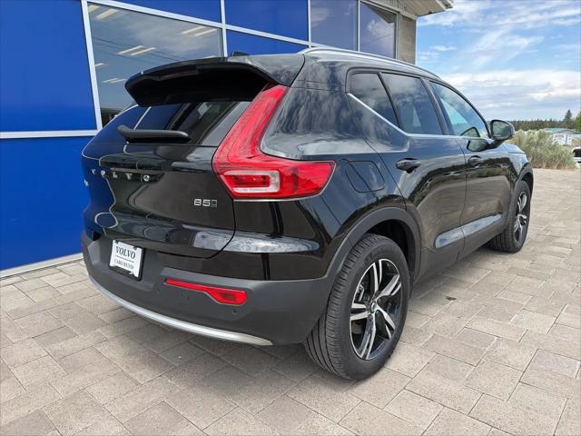 2025 Volvo XC40 B5 Core Bright Theme
