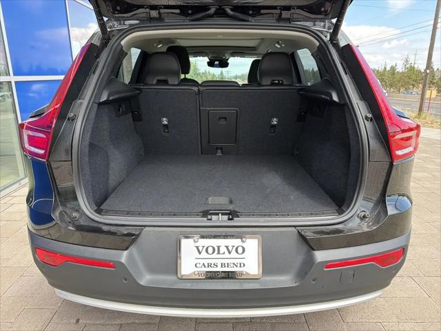 2025 Volvo XC40 B5 Core Bright Theme