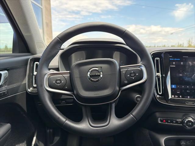2025 Volvo XC40 B5 Core Bright Theme