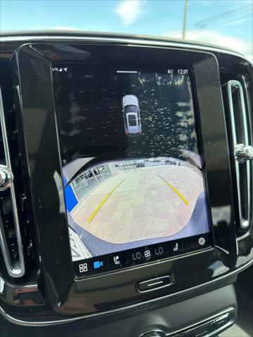 2025 Volvo XC40 B5 Core Bright Theme