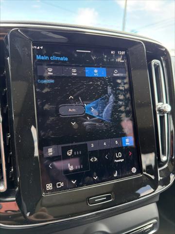 2025 Volvo XC40 B5 Core Bright Theme