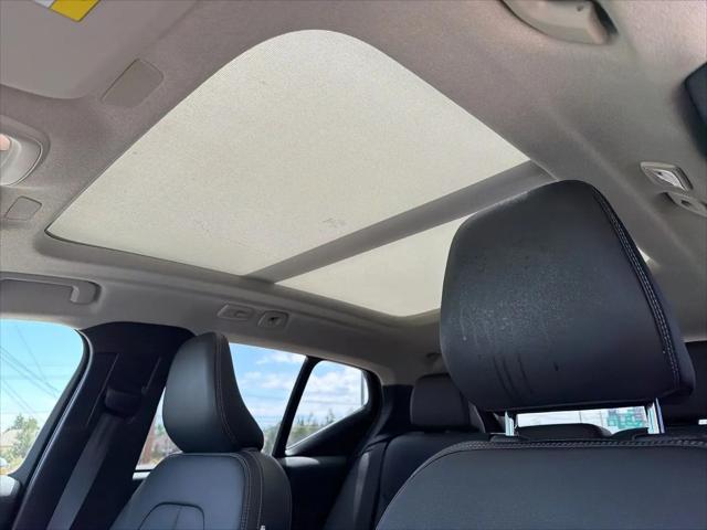 2025 Volvo XC40 B5 Core Bright Theme
