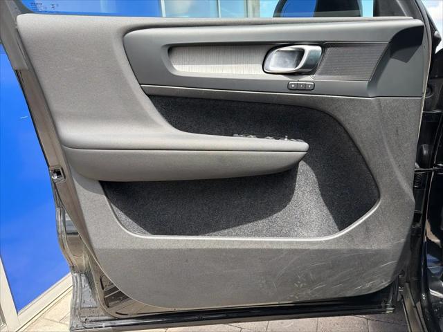 2025 Volvo XC40 B5 Core Bright Theme