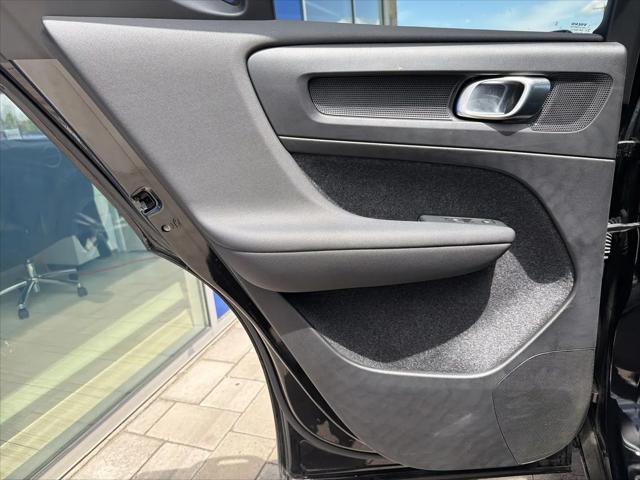 2025 Volvo XC40 B5 Core Bright Theme