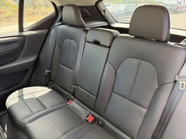 2025 Volvo XC40 B5 Core Bright Theme