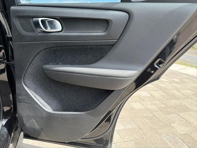 2025 Volvo XC40 B5 Core Bright Theme