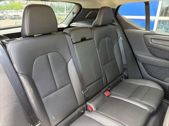 2025 Volvo XC40 B5 Core Bright Theme