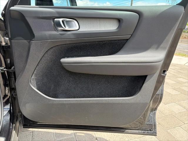2025 Volvo XC40 B5 Core Bright Theme