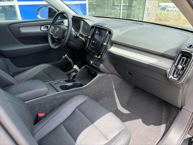 2025 Volvo XC40 B5 Core Bright Theme
