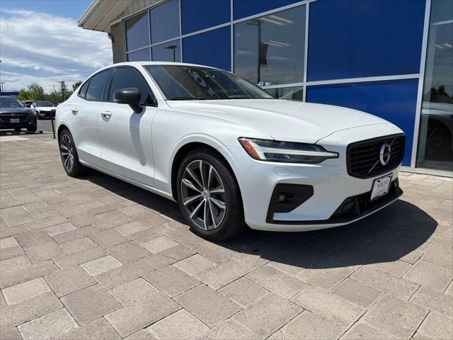 2022 Volvo S60 B5 Momentum