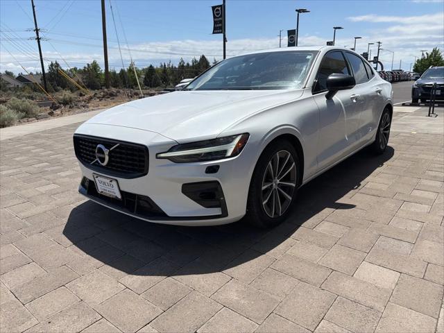 2022 Volvo S60 B5 Momentum