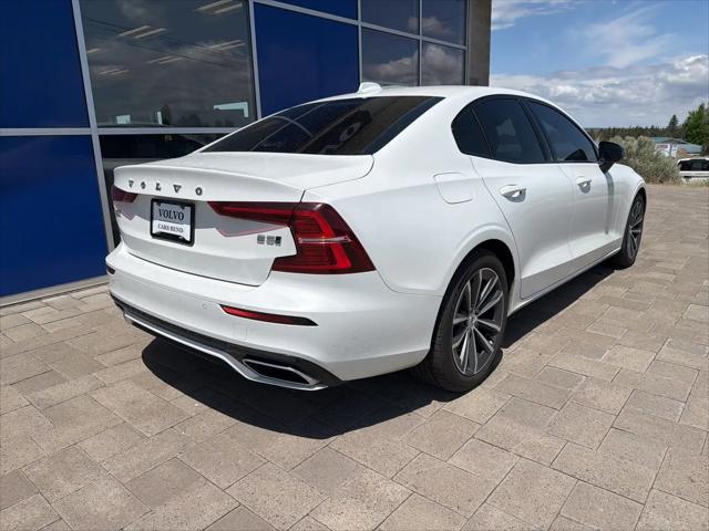 2022 Volvo S60 B5 Momentum