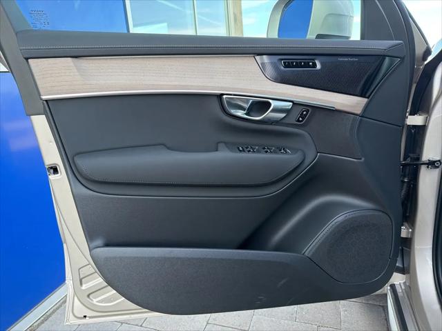 2026 Volvo XC90 Plug-In Hybrid Plus, T8 AWD, Electric/Gasoline, Bright, 7 Seats