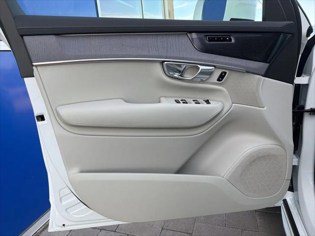 2026 Volvo XC90 Plug-In Hybrid Ultra, T8 AWD, Electric/Gasoline, Bright, 7 Seats