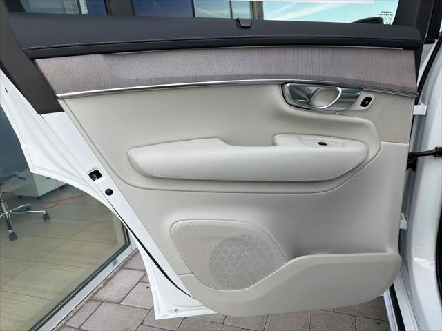 2026 Volvo XC90 Plug-In Hybrid Ultra, T8 AWD, Electric/Gasoline, Bright, 7 Seats