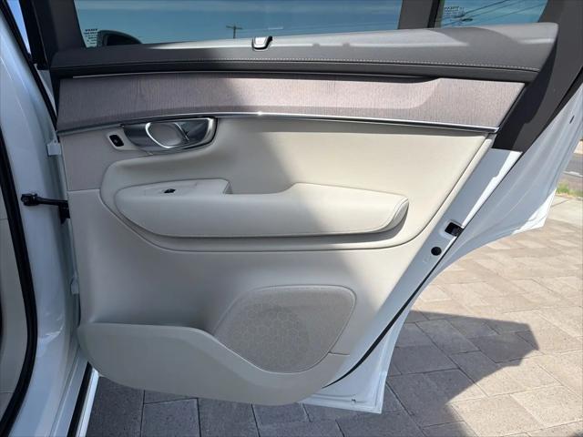 2026 Volvo XC90 Plug-In Hybrid Ultra, T8 AWD, Electric/Gasoline, Bright, 7 Seats