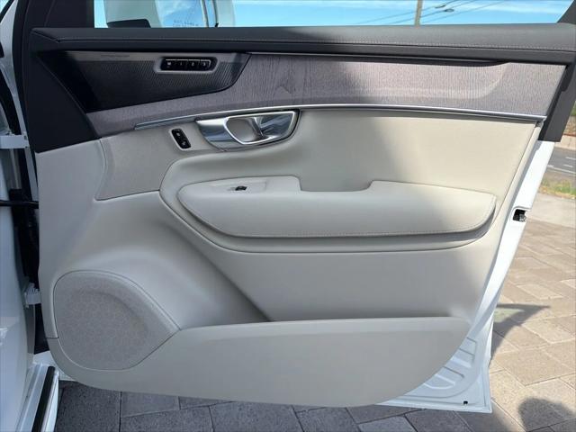 2026 Volvo XC90 Plug-In Hybrid Ultra, T8 AWD, Electric/Gasoline, Bright, 7 Seats