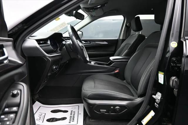 2022 Jeep Grand Cherokee L Laredo 4x4