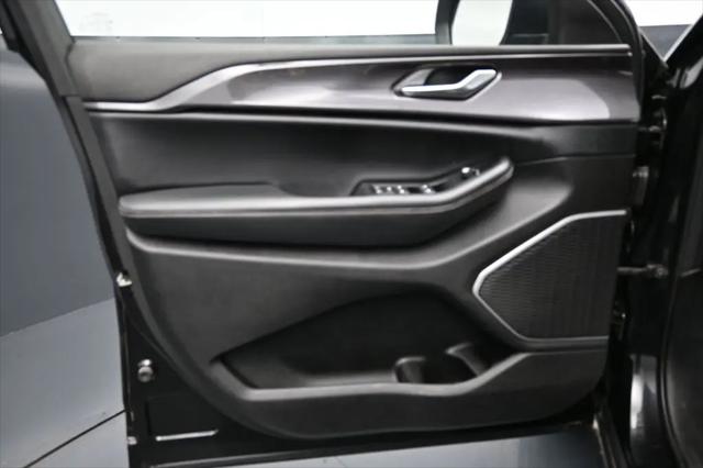 2022 Jeep Grand Cherokee L Laredo 4x4