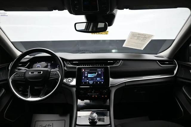 2022 Jeep Grand Cherokee L Laredo 4x4