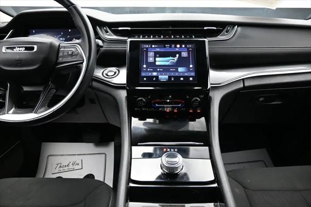 2022 Jeep Grand Cherokee L Laredo 4x4