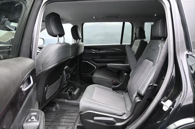 2022 Jeep Grand Cherokee L Laredo 4x4