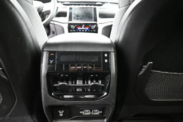 2022 Jeep Grand Cherokee L Laredo 4x4