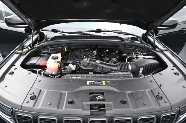 2022 Jeep Grand Cherokee L Laredo 4x4