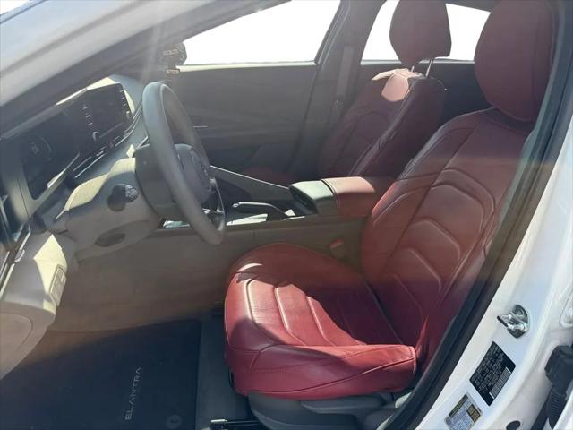2024 Hyundai Elantra SE