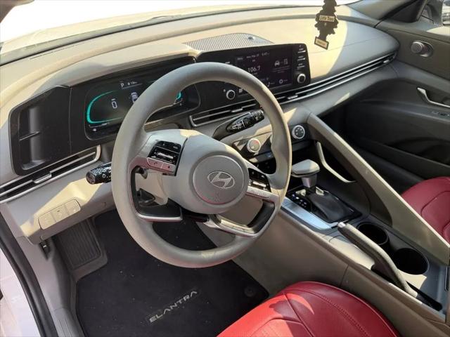 2024 Hyundai Elantra SE