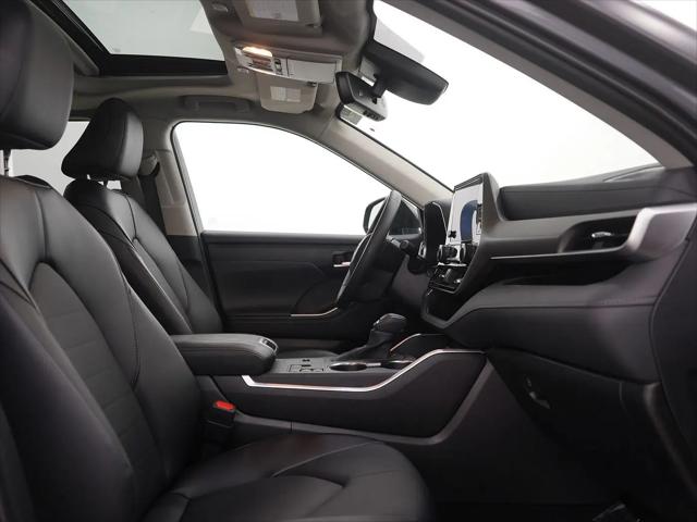 2025 Toyota Highlander Hybrid XLE