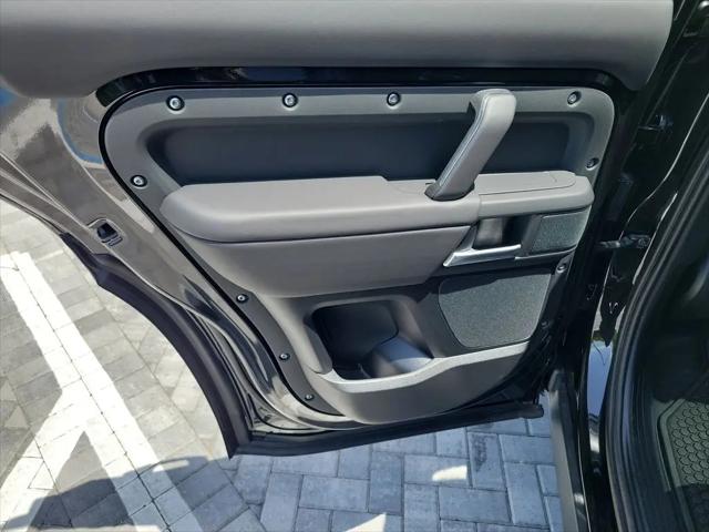 2026 Land Rover Defender P400 X-Dynamic SE