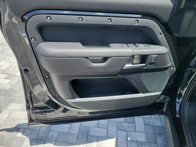 2026 Land Rover Defender P400 X-Dynamic SE