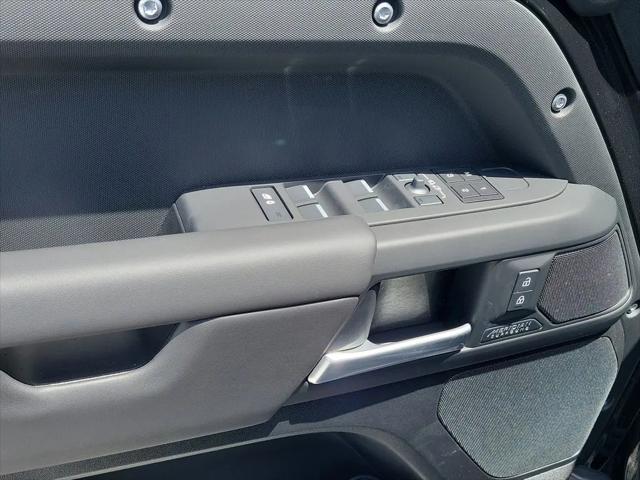 2026 Land Rover Defender P400 X-Dynamic SE